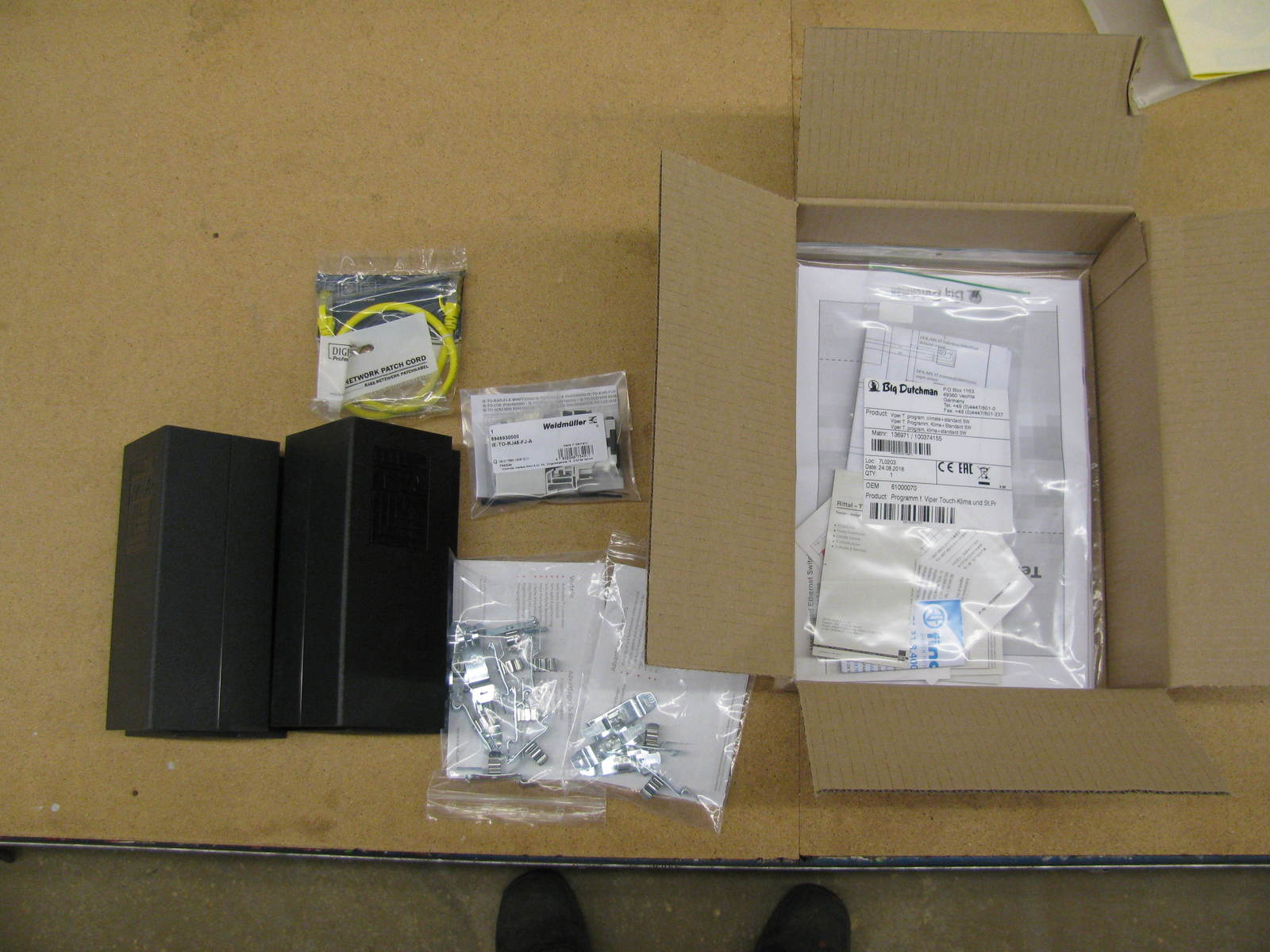 Control panel for feeding, ventilation and light (broiler)